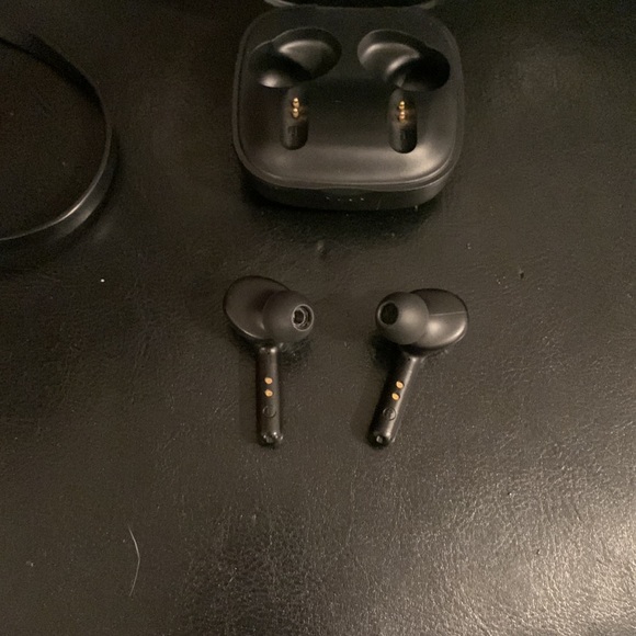 Bluetooth Earbuds - Picture 3 of 4